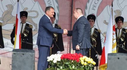 Плотницкий поздравил Бибилова с вступлением в должность Президента Плотницкий поздравил Бибилова с вступлением в должность Президента