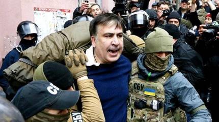 В Киеве после задержания Саакашвили вспыхнули беспорядки В Киеве после задержания Саакашвили вспыхнули беспорядки