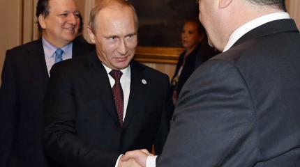 Порошенко обвиняют в тайном сговоре с Кремлем Порошенко обвиняют в тайном сговоре с Кремлем