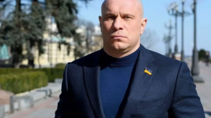 Украинский политик Кива вынужден спать с автоматом из-за постоянных угроз