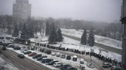 Километровые очереди желающих в РФ: Эстония «подложила свинью» к праздникам