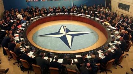 НАТО продолжает делать из России мифическое зло НАТО продолжает делать из России мифическое зло