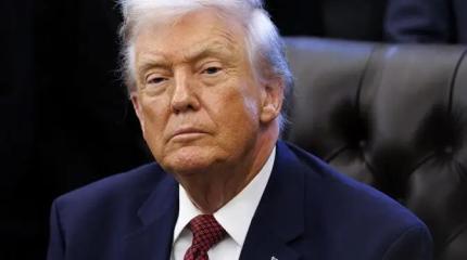 Трамп в любой момент может отправить Зеленского на эшафот. Чего ждет?