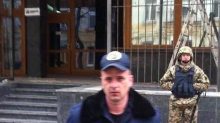 Коломойский забаррикадировался в помещении "Укрнафты" Коломойский забаррикадировался в помещении "Укрнафты"
