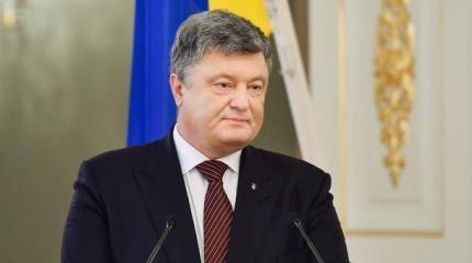 Порошенко намеренно превращает Украину в "осажденный лагерь" Порошенко намеренно превращает Украину в "осажденный лагерь"