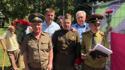 Маршал Жуков возвращается в Харьков – радикалов колотит Маршал Жуков возвращается в Харьков – радикалов колотит