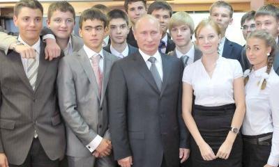 Почему Путин освободил крымских выпускников от ЕГЭ? Почему Путин освободил крымских выпускников от ЕГЭ?