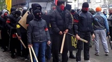На Украине началась настоящая война за власть На Украине началась настоящая война за власть