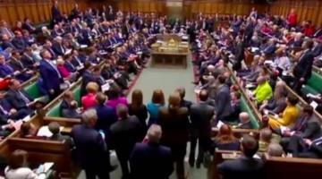 Британский парламент отверг все варианты Brexit