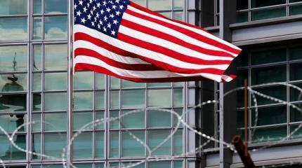 Москва вышлет еще 155 дипломатов США Москва вышлет еще 155 дипломатов США