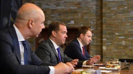 Министры правительства Медведева поделили Россию Министры правительства Медведева поделили Россию