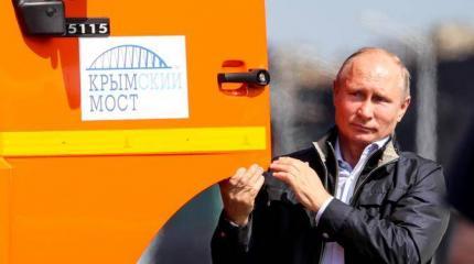 Киев вздрогнул: Путин на КамАЗе промчался по Крымскому мосту Киев вздрогнул: Путин на КамАЗе промчался по Крымскому мосту