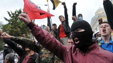 День против фашизма: «свидомые» на Украине учат детей резать русских День против фашизма: «свидомые» на Украине учат детей резать русских