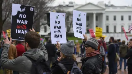 53% американцев не поддерживают войну США с Ираном 53% американцев не поддерживают войну США с Ираном