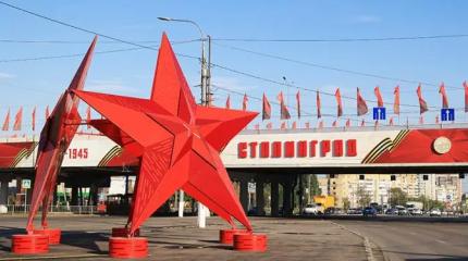 На лукавое предложение выбрать между Лениным и Сталиным мы не поведёмся На лукавое предложение выбрать между Лениным и Сталиным мы не поведёмся