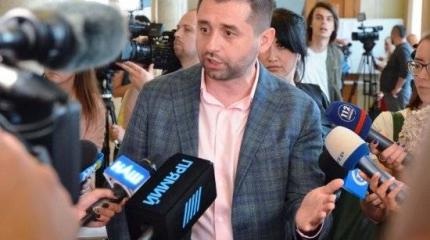 Глава «Слуги народа» Арахамия: Украина не собирается давать Донбассу Глава «Слуги народа» Арахамия: Украина не собирается давать Донбассу