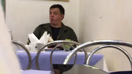 Сеть насмешили снимки Семенченко, уплетающего креветки в Верховной Раде Сеть насмешили снимки Семенченко, уплетающего креветки в Верховной Раде