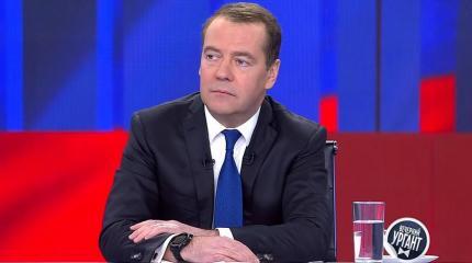 Медведев не исключил введения обязательной вакцинации россиян