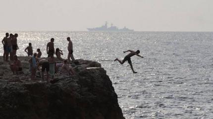 Крым: «В первый день заехали купить вина в каком-то поселке» Крым: «В первый день заехали купить вина в каком-то поселке»