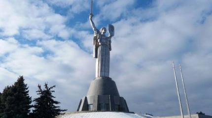 В Киеве предложили декоммунизировать монумент "Родина-мать" В Киеве предложили декоммунизировать монумент "Родина-мать"