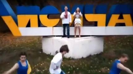 Жительница Лисичанска, которая пела песню о независимой Украине, теперь благодарит ВС РФ за освобождение Жительница Лисичанска, которая пела песню о независимой Украине, теперь благодарит ВС РФ за освобождение