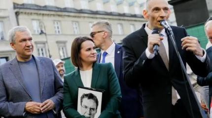 Чего добился гений Лукашенко, выпустив психованного «мужа Тихановской» Чего добился гений Лукашенко, выпустив психованного «мужа Тихановской»
