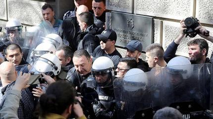 Как новые протесты в Сербии разжигают лидеры первой «цветной революции» Как новые протесты в Сербии разжигают лидеры первой «цветной революции»
