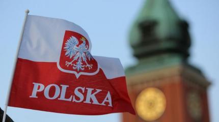 Ах ты, курва бандеровская: полька вцепилась в волосы и избила украинку Ах ты, курва бандеровская: полька вцепилась в волосы и избила украинку