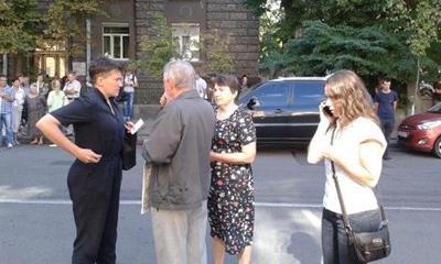 Савченко собралась ночевать под Администрацией президента Савченко собралась ночевать под Администрацией президента