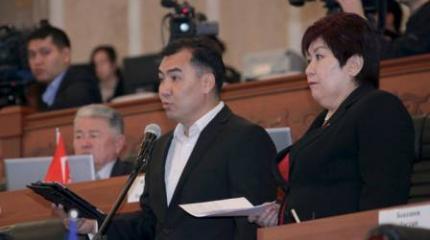 Киргизия: неразговорчивость правительства ему вредит Киргизия: неразговорчивость правительства ему вредит
