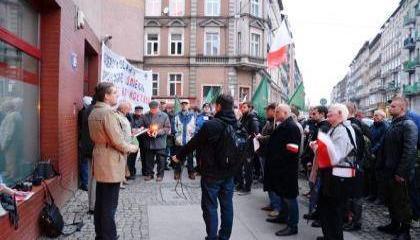 Героизация УПА: польское правительство против своего народа