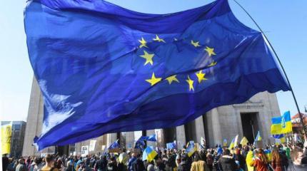 Сомневаешься в политике НАТО на Украине — собирай чемодан! Сомневаешься в политике НАТО на Украине — собирай чемодан!