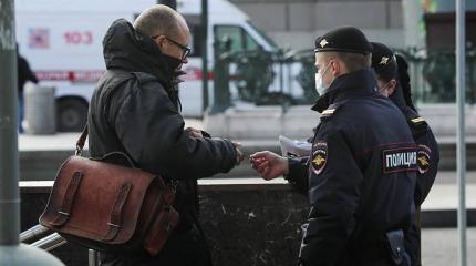 Пропускной режим: полицейские воспринимают прохожих, как «преступников» Пропускной режим: полицейские воспринимают прохожих, как «преступников»