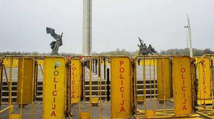 Советский флаг в Вильнюсе и провокация в Риге Советский флаг в Вильнюсе и провокация в Риге
