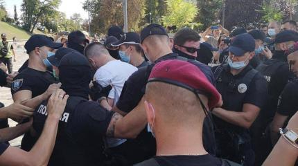 Националисты устроили погром на Майдане