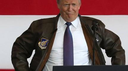 Трамп-диктатор подминает под себя ЦРУ и ФБР Трамп-диктатор подминает под себя ЦРУ и ФБР