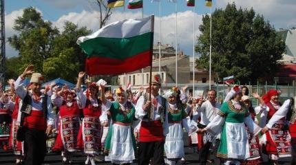 Всё маски да краски – и никакой конкретики. Только Кремль здесь причем?