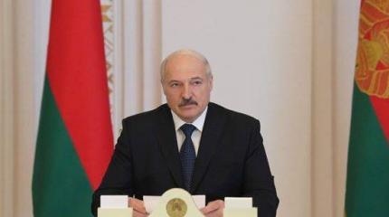 Лукашенко - Беларусь не может бросать огромные средства на содержание армии Лукашенко - Беларусь не может бросать огромные средства на содержание армии