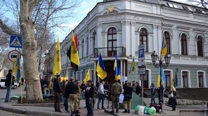 Одессу разрывают на части