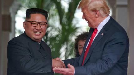 Капитуляция Трампа перед Ким Чен Ыном откладывается Капитуляция Трампа перед Ким Чен Ыном откладывается