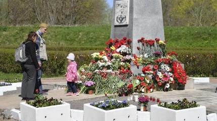 Эстония и Кая Каллас негодуют: Нарву 9 мая снова «оккупируют» русские