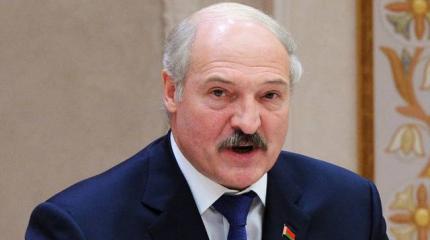 Лукашенко мирится с Америкой, а доллары дает Россия Лукашенко мирится с Америкой, а доллары дает Россия