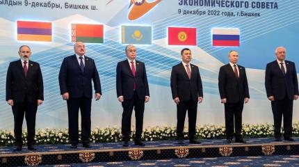 Впервые за три года лидеры стран ЕАЭС лично приехали на саммит Впервые за три года лидеры стран ЕАЭС лично приехали на саммит