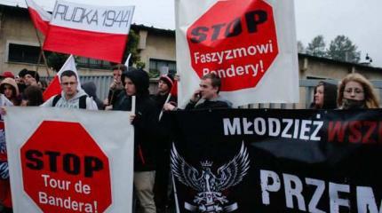 Зиговать в ЕС не получится: поклоннику Бандеры сломали руку в Польше Зиговать в ЕС не получится: поклоннику Бандеры сломали руку в Польше