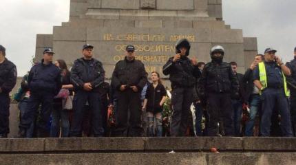 Болгария: протестующие потребовали снести памятник Советской армии Болгария: протестующие потребовали снести памятник Советской армии