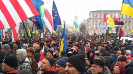 Как в Киеве маршировала оппозиция: против войны, Порошенко и нищеты Как в Киеве маршировала оппозиция: против войны, Порошенко и нищеты