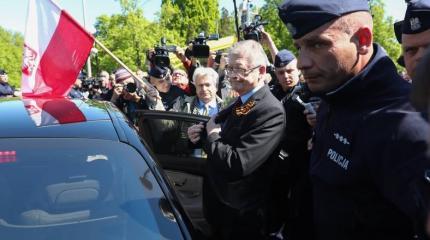 Власти Польши устроили провокацию на советском военном мемориале Власти Польши устроили провокацию на советском военном мемориале