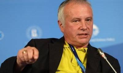 Рар рассказал, как Евросоюз пытается усидеть на двух стульях Рар рассказал, как Евросоюз пытается усидеть на двух стульях