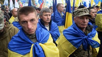 Михомайдан: В центре Киева бьют полицию и ставят палатки