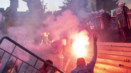 В Сербии беспорядки и попытка переворота из-за Косово В Сербии беспорядки и попытка переворота из-за Косово